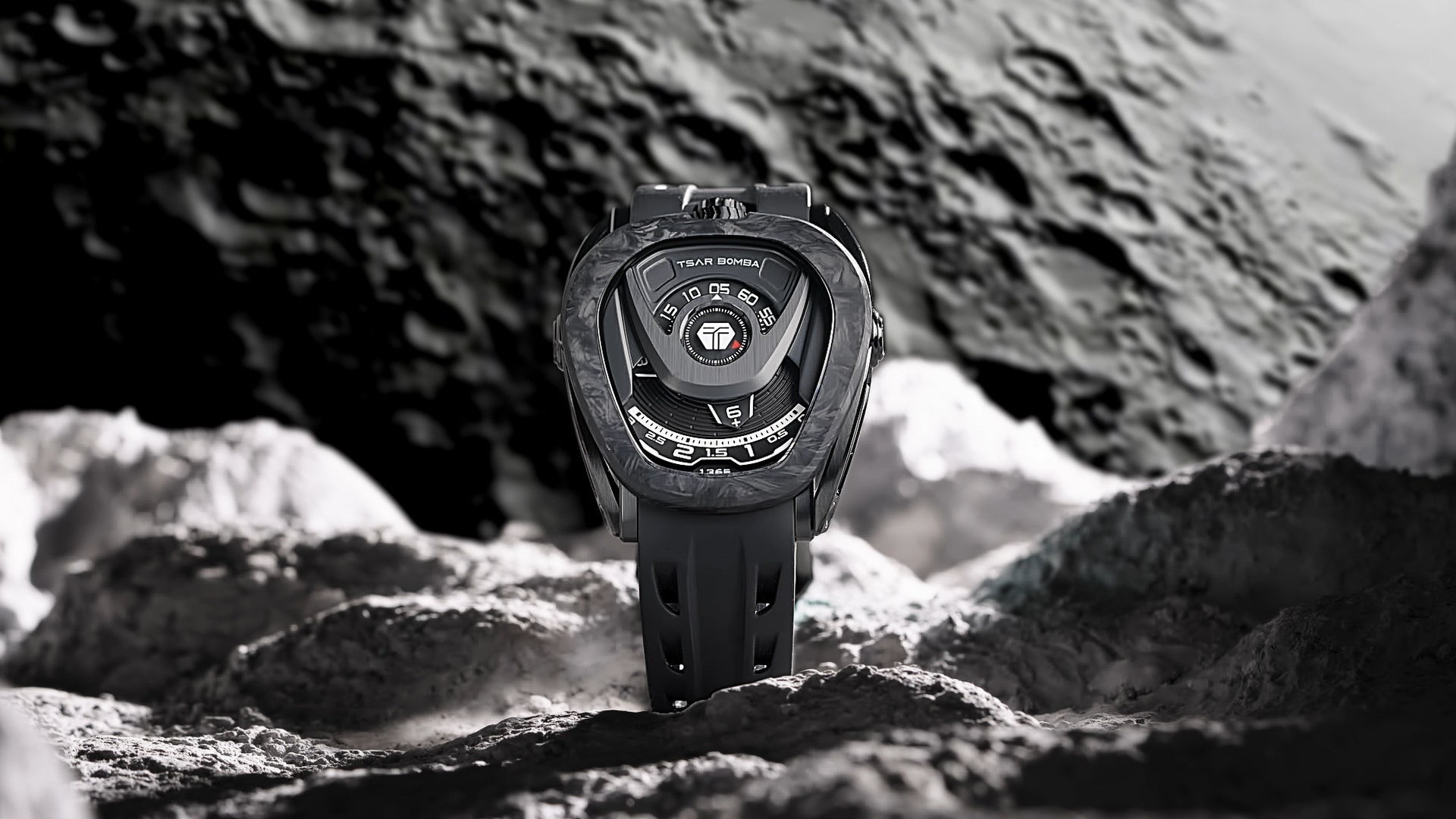 リアクター / カーボン製・機械式（自動巻）/ &yen;151,800（税込）