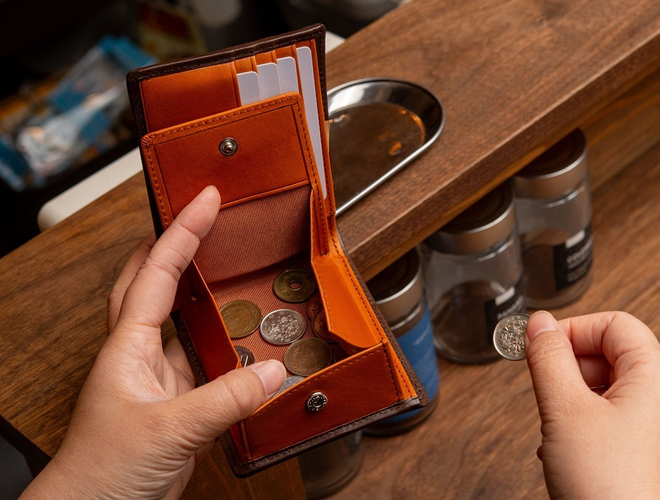 大きく開くBOX型小銭入れ