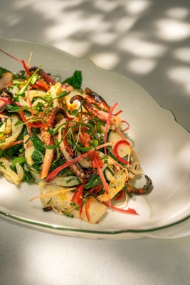 Charcoal Grilled Indonesian Squid(インドネシア風イカの炭火焼き)