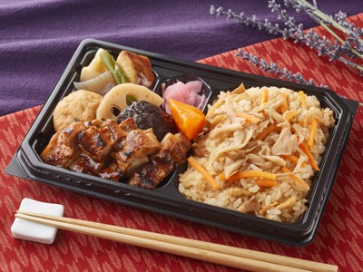 炙り鶏照焼きと煮物弁当(きのこごはん)画像(画像はイメージです。)