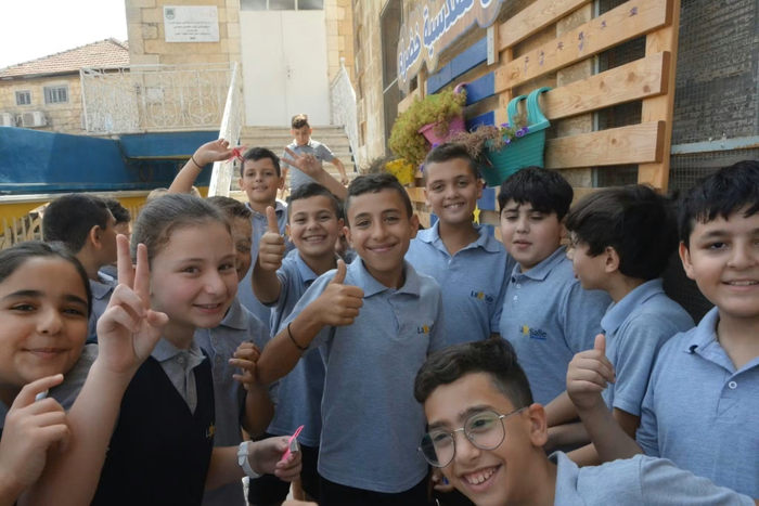 イスラエルパレスチナ国籍のアラブ系の子供達が通う エルサレムの小学校にて