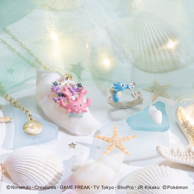 サニーゴネックレス　¥4,180／タッツーリング　¥3,960