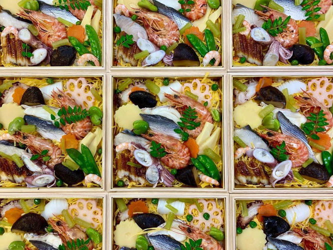 魚春特製「ばら寿司」