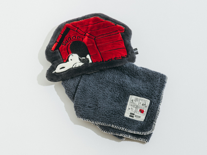 ブランケット入りクッション SN＆Doghouse