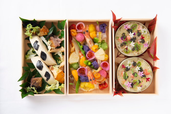 シャポーン、オシェトラキャビアやズワイガニなど高級食材を贅沢に使用した前菜