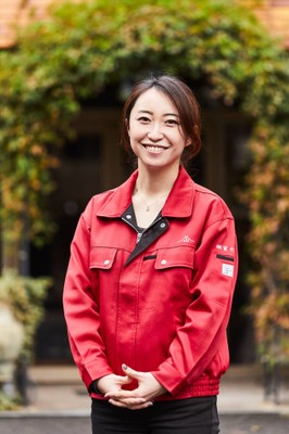 八子 利佳 氏
