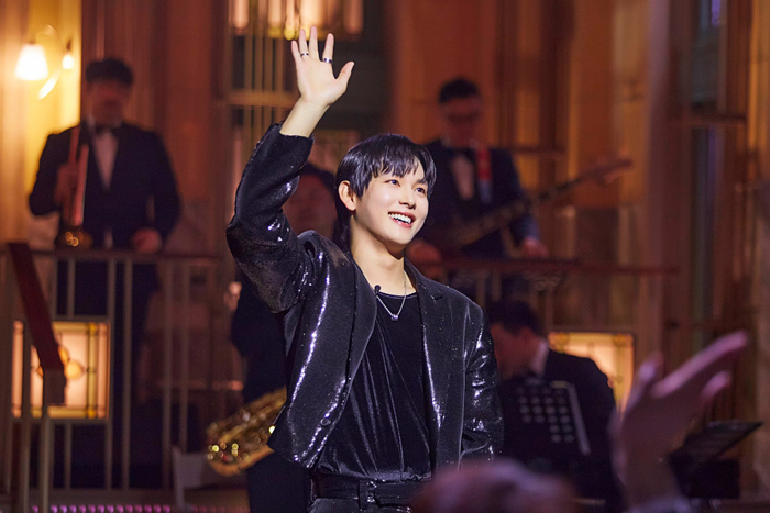 #1【ホスト：イム・シワン】&copy; COUPANG PLAY