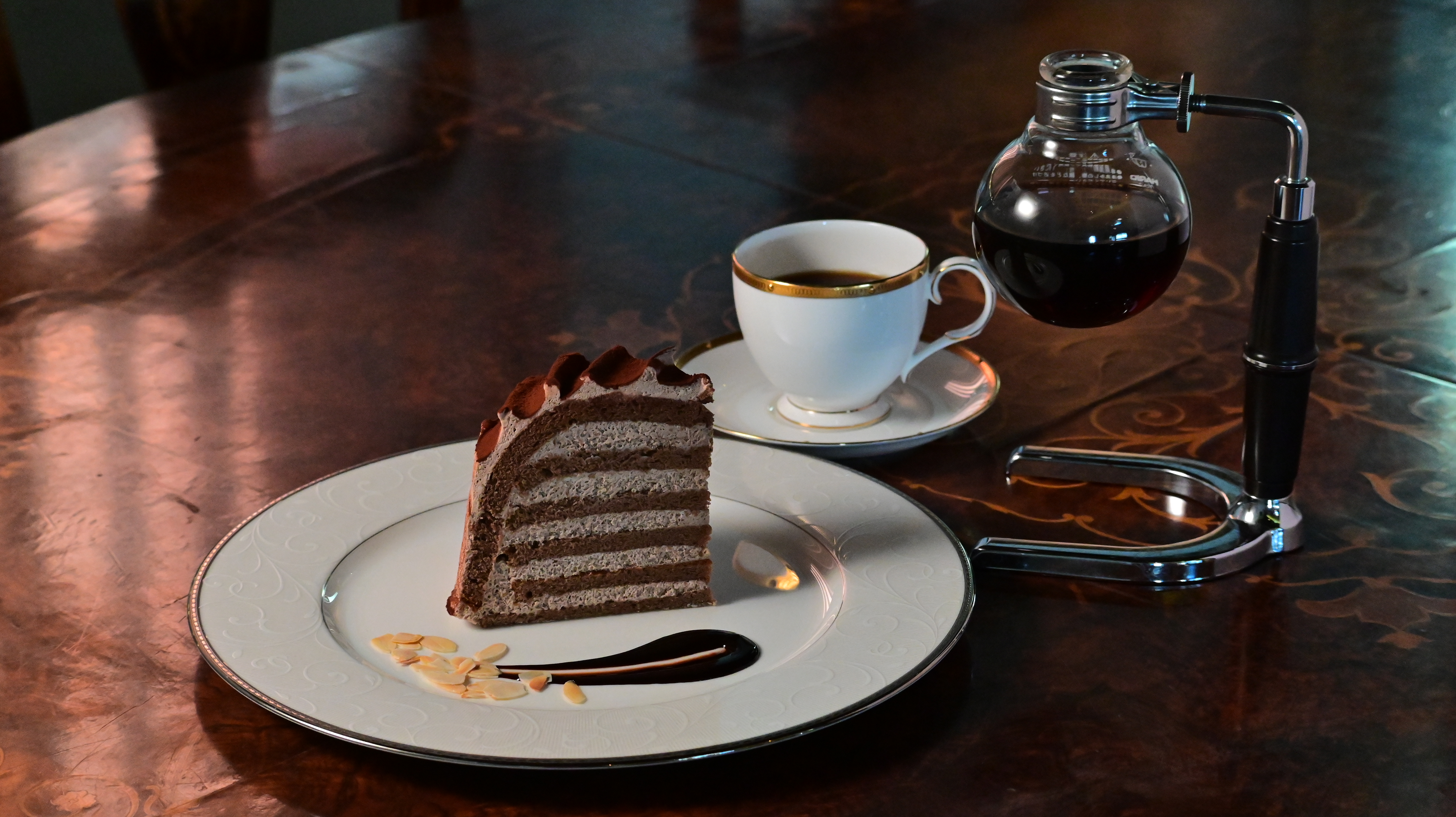 ショコラのズコットケーキとサイフォンコーヒーのセット