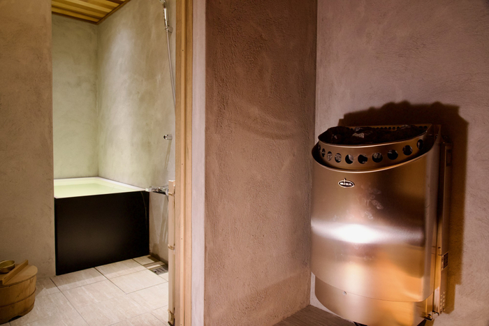 ロウリュも楽しめるMISAのサウナストーブ付、プライベートサウナ（写真は茶棟）