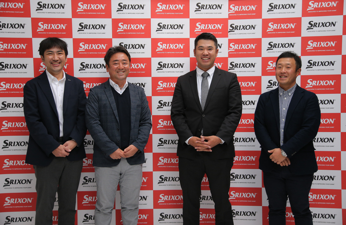 出演者全員で記念撮影 (左から弊社神野、杉澤氏、松山選手、弊社宮野)
