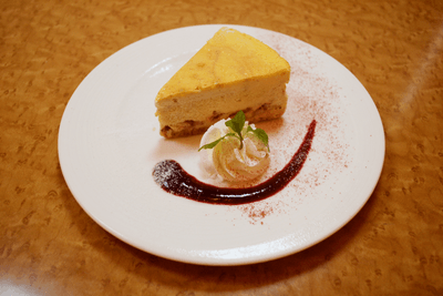 「UMAYA」 ヨコビ苺のチーズケーキ