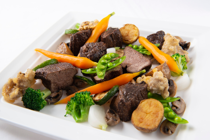 牛タンのブレゼ　赤ワイン風味 季節の野菜添え