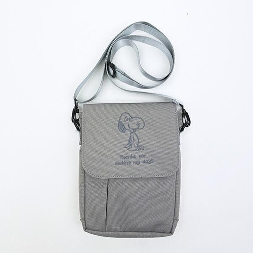 スヌーピーのショルダーバッグ