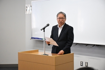 祝辞を述べる野口学長
