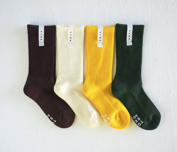 17.5&mu;スーパーエクストラファインメリノウールと呼ばれる、非常に細く柔らかい高品質なメリノウールを使用した&rdquo;ジャスパーソックス&rdquo;