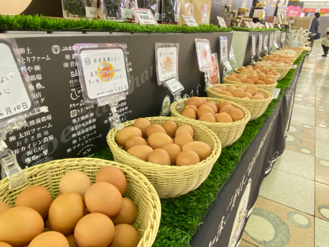 全国各地から産みたてが直送で店頭に並びます