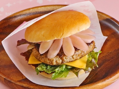 チーズバーガーに岩下の新生姜