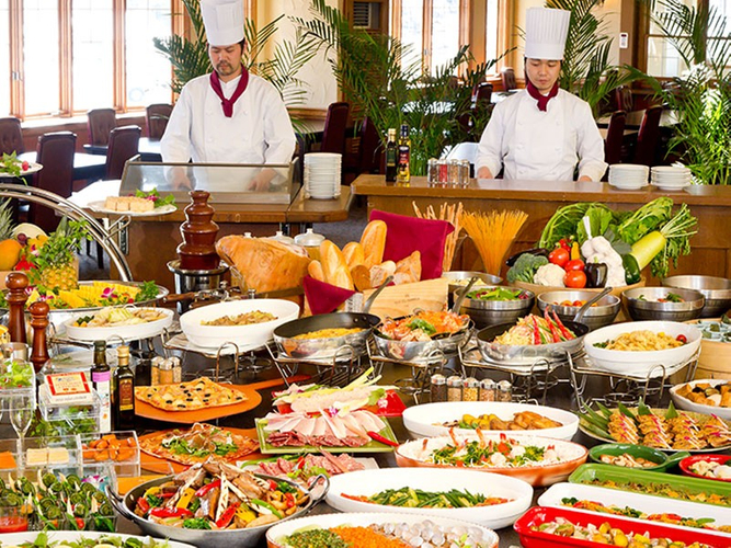 約50種の夕食バイキング