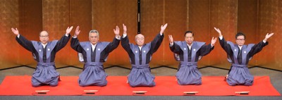 (左から):伊藤伸二(盛岡劇場館長)、南部利文(南部家の第46代当主)、三浦宏(岩手日報社相談役)、谷藤裕明(盛岡市長)、眞下卓也(IBC岩手放送代表取締役社長)