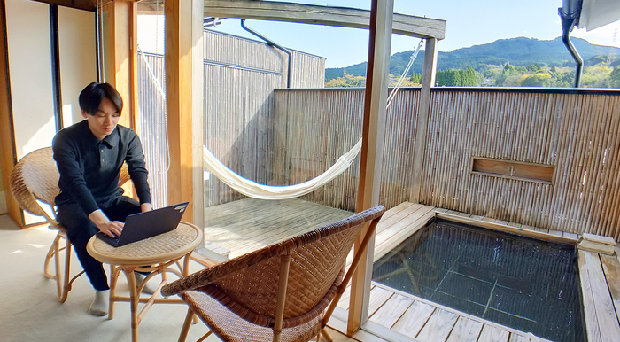 露天風呂付き客室でワーケーション