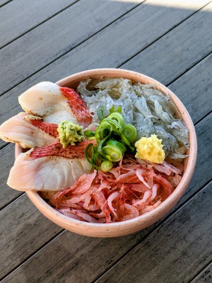 静岡満喫丼~金目鯛~・生しらす・生桜えび