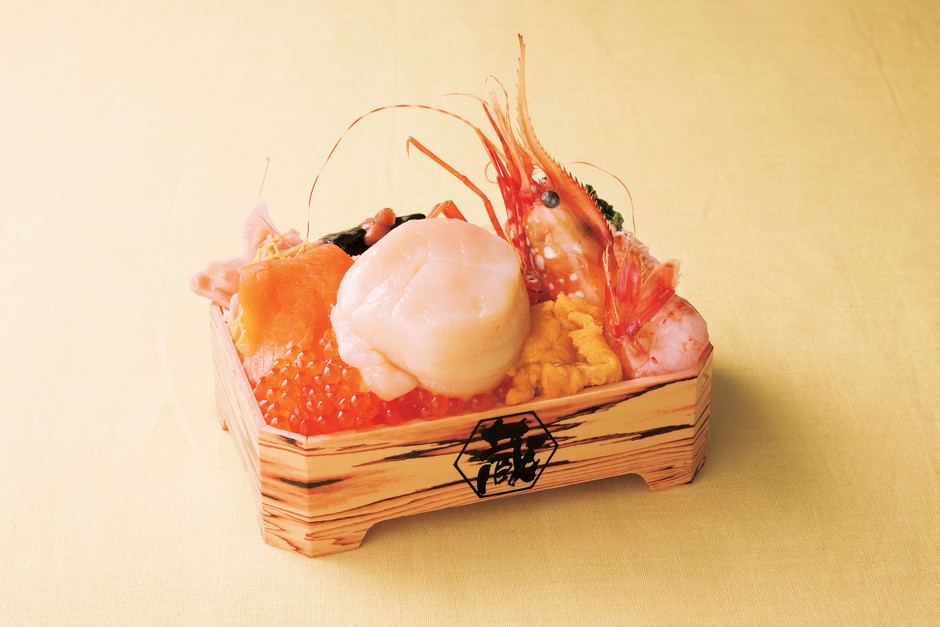 蔵「ジャンボ帆立と特大ボタンエビの豪快弁当」
