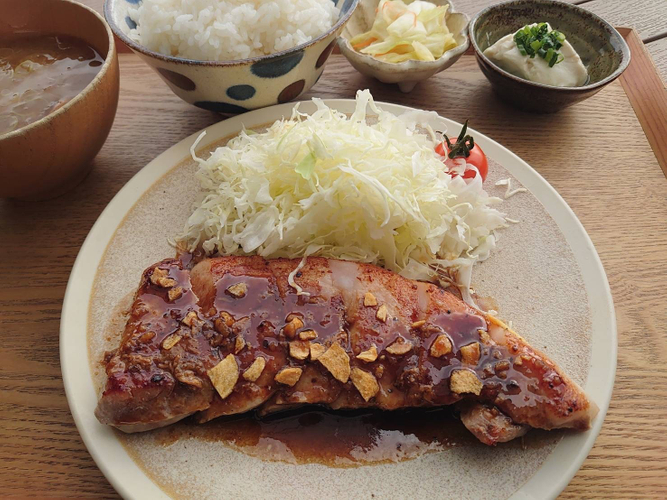 厚切りトンテキ定食