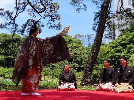 「宝生流能楽公演」（昨年度の様子）