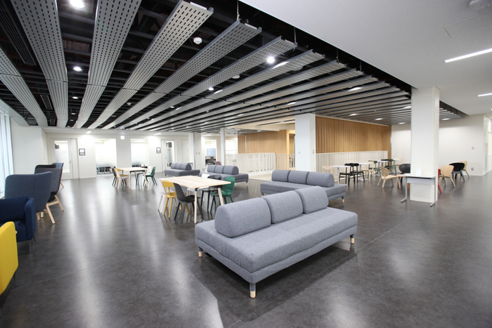 ラーニングコモンズ　&copy;フォトスタジオウスタ