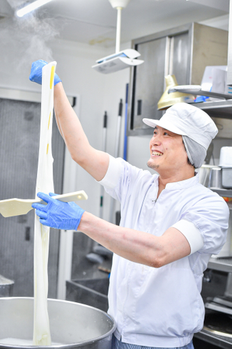 モッツァレラ製造実演