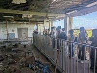 伝承館で震災遺構を見学