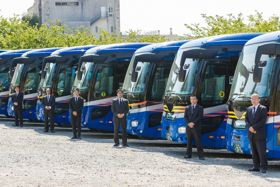 自社保有バス車両、約260台を活用