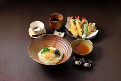 海老の天ぷら盛り合わせぶっかけうどん