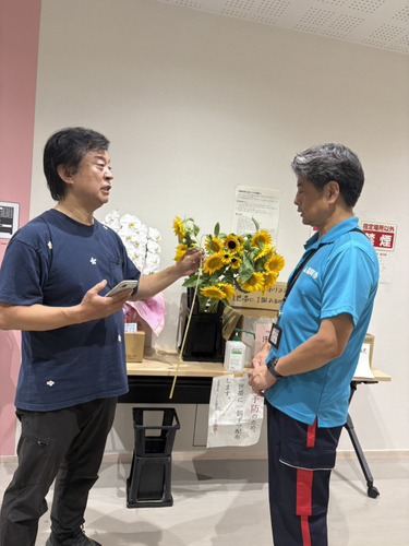 避難所では、お花好きの方が自然と&rdquo;お花係&rdquo;になってくださることがあります。無理のない範囲で花と触れ合う時間が、心を和らげる小さな支えになります。