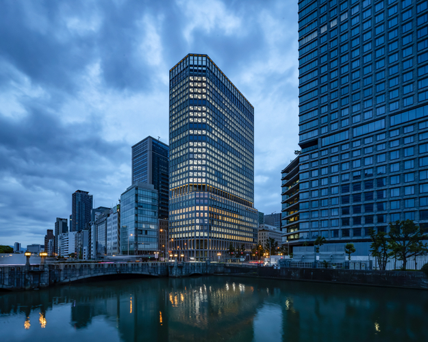 建物外観（北西方より夜間外観）