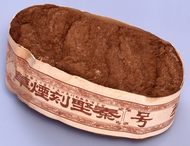 Photo.03 玉造で販売された刻みたばこ「秦野刻煙草」