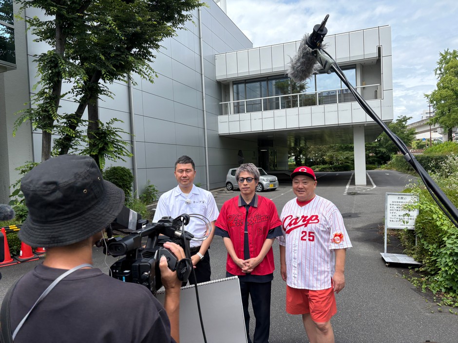 広島ホームテレビから移動を待つ３人の前に現れたのは、ただの ”ロケバス” ではなかった