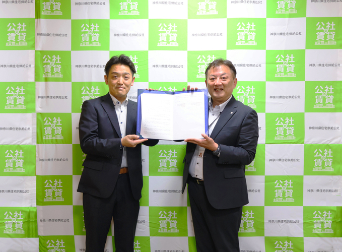 社会福祉法人敬寿会　金澤副理事長(左)、神奈川県住宅供給公社 理事　吉田(右)