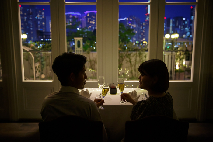 個室でのディナーイメージ