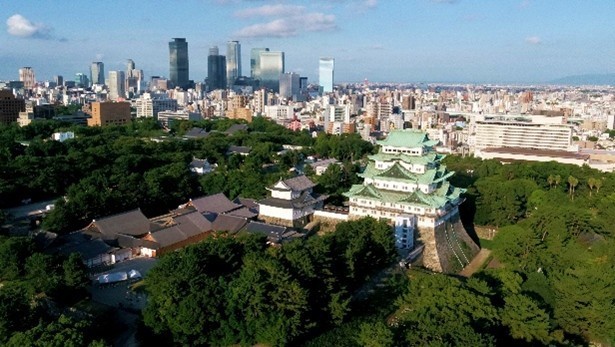 名古屋城と名古屋のまち並み(提供 名古屋城総合事務所)