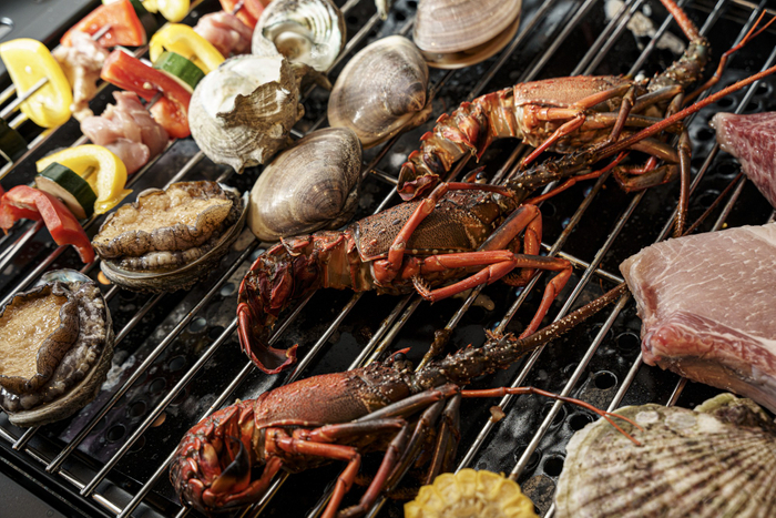 現地で採れた新鮮な海鮮をご提供