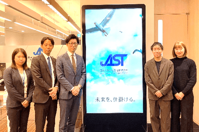 左から日本システム技術GAKUEN事業部広報担当:田端、カスタマーリレーション部部長:野嶋、執行役員:落合、やるかやらんか代表:西、広報担当:大橋
