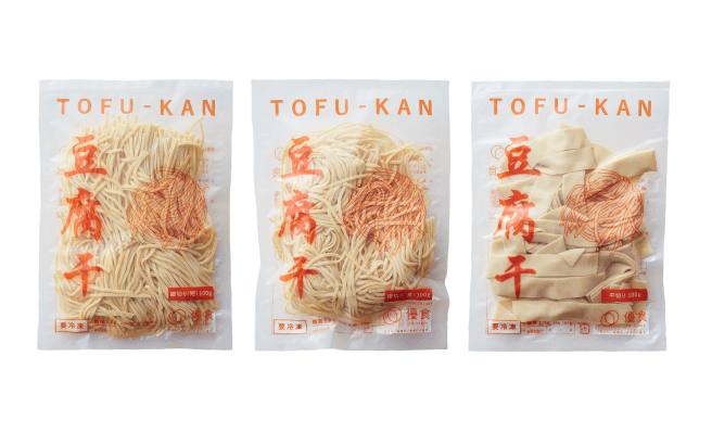 「冷凍 豆腐干 100g」3種(左：細切り・短　中央：細切り・長　右：平切り)