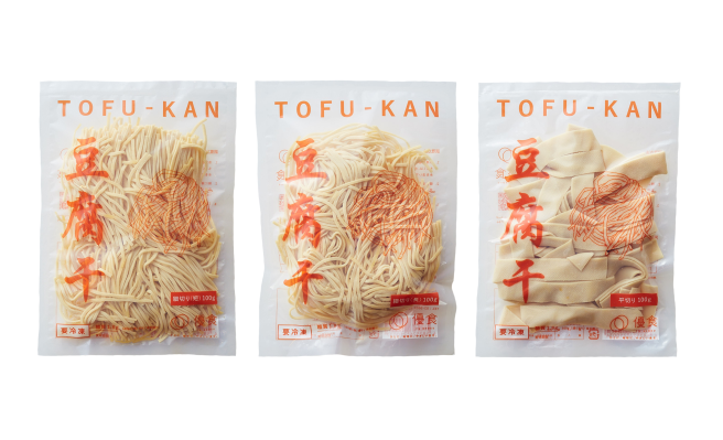 「冷凍 豆腐干 100g」3種(左：細切り・短　中央：細切り・長　右：平切り)