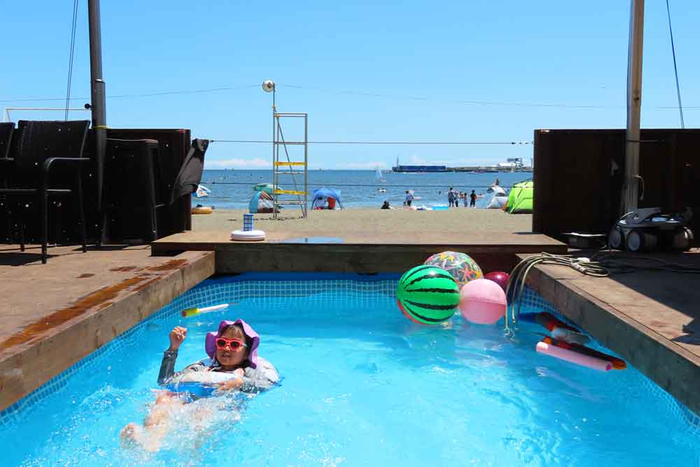 子どもに大人気の海の家のプール