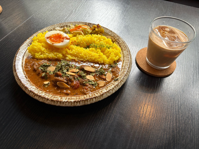 牛すじナッツ＆ナッツカレーとチャイ