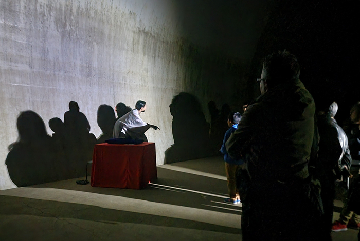 落語の様子（地下トンネル内）