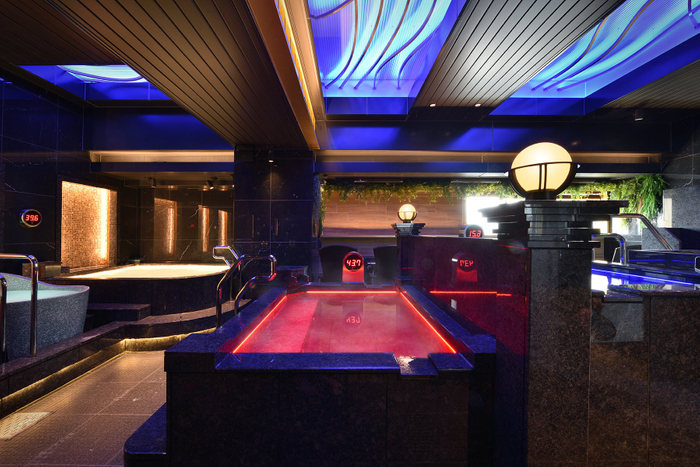 温冷交代浴を楽しめる熱湯と水風呂(女性エリア)