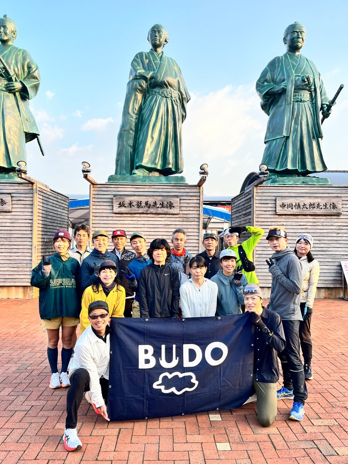 高知駅前・前日マラソンを走ったランナーたちと翌朝観光ランニング