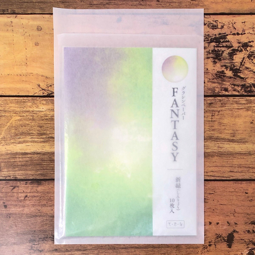 A5サイズの薄めのアイテムを入れた様子(グラシン紙&times;グラシン紙)